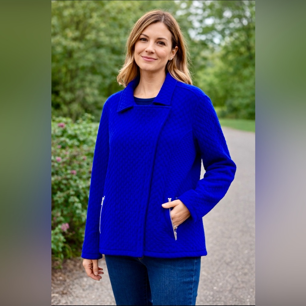 Women’s Quilted Blue Jacket with Zip Pockets